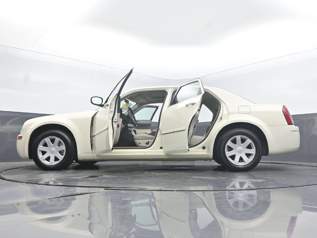 Used 2005 Chrysler 300 Touring w/ Sound Group RWD image 53