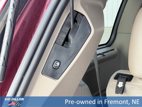 Used 2016 Chrysler Town & Country Touring-L w/ Driver Convenience Group image 6