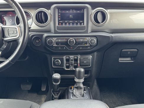 Used 2019 Jeep Wrangler Unlimited Sahara AWD/4WD image 16