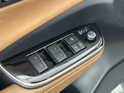 Used 2025 Toyota Crown Signia image 19