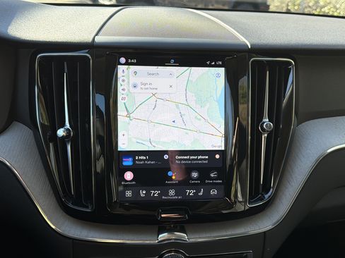 Certified 2025 Volvo XC60 B5 Plus image 24