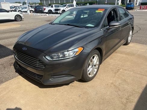 Used 2016 Ford Fusion SE FWD image 4