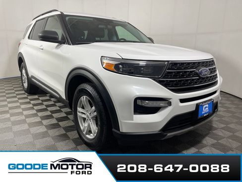Used 2022 Ford Explorer XLT w/ Equipment Group 202A AWD/4WD image 2
