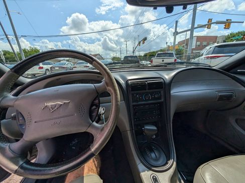 Used 2003 Ford Mustang Convertible RWD image 19