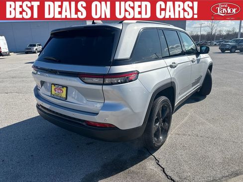 Used 2024 Jeep Grand Cherokee Altitude AWD/4WD image 3
