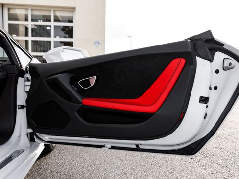 Used 2024 Lamborghini Huracan EVO image 44