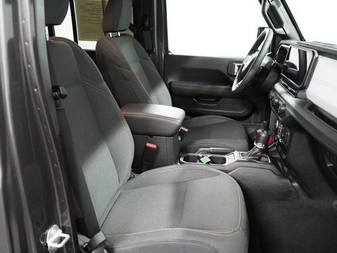 Used 2025 Jeep Wrangler Unlimited Sahara AWD/4WD image 25