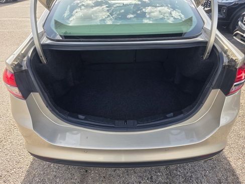 Used 2017 Ford Fusion SE image 7