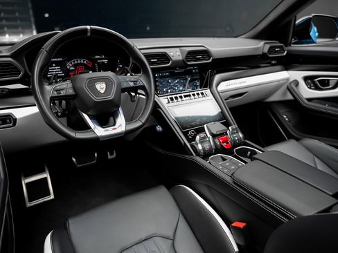 Used 2024 Lamborghini Urus S image 2