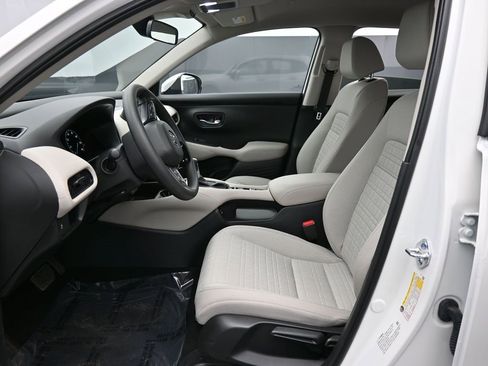Certified 2026 Honda HR-V LX image 32
