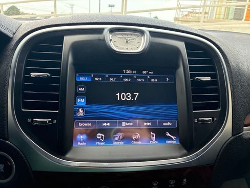 Used 2014 Chrysler 300 RWD image 21