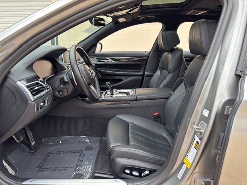 Used 2022 BMW 740i w/ M Sport Package RWD image 18