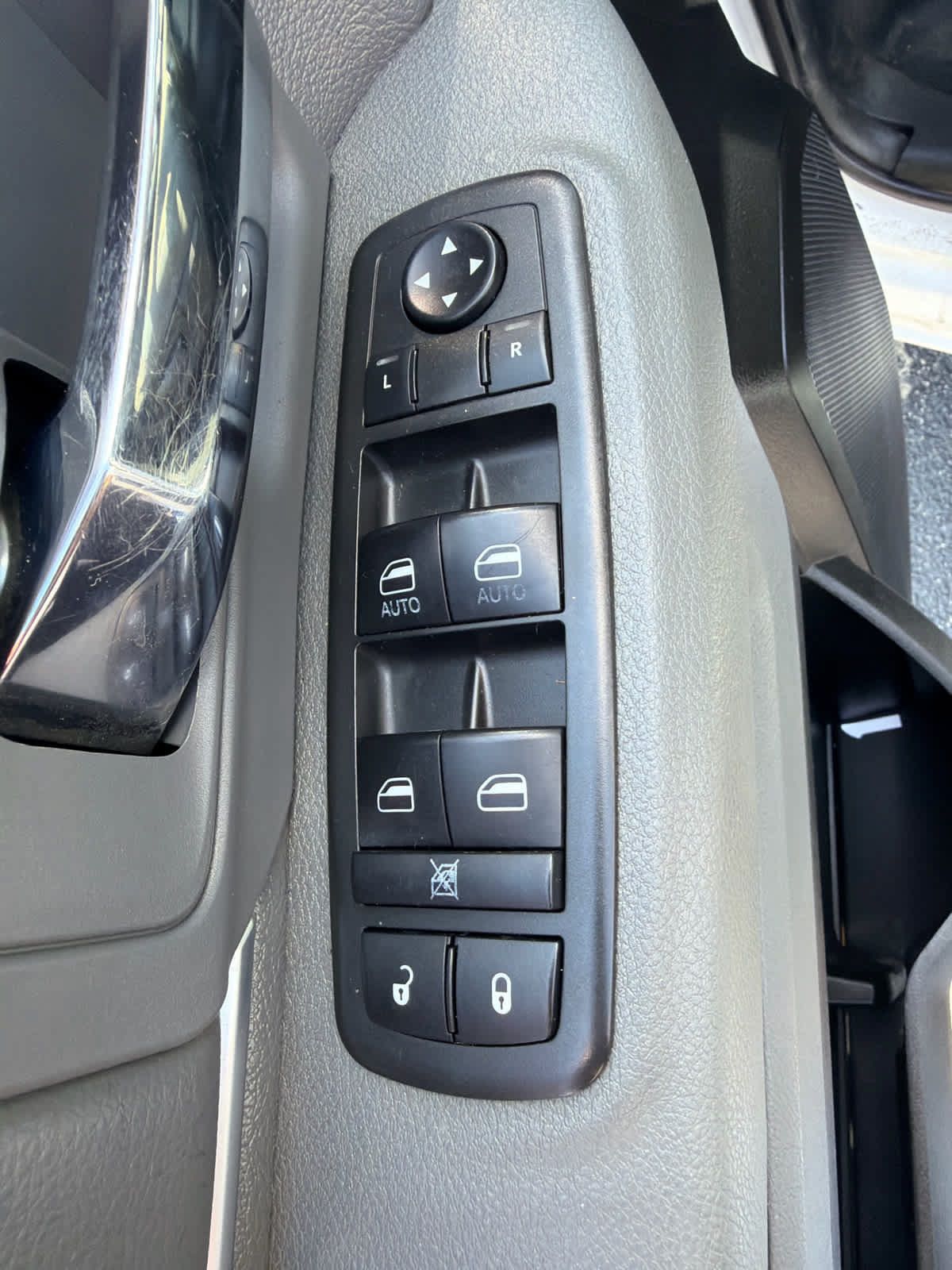 Used 2019 RAM 1500 Classic SLT w/ Protection Group AWD/4WD image 14