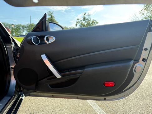 Used 2006 Nissan 350Z Track w/ (N93) Cargo Convenience Pkg image 24