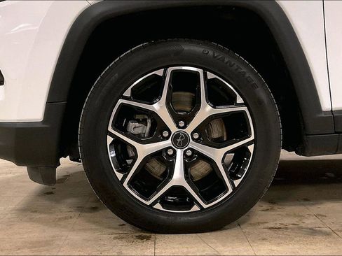 Used 2025 Jeep Compass Limited AWD/4WD image 9