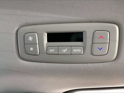 Used 2026 Kia Carnival FWD image 16