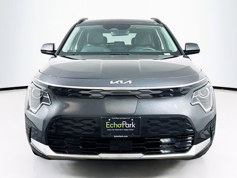 Used 2023 Kia Niro Wind w/ Wind Preserve Package FWD image 2