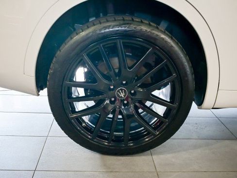 Used 2022 Maserati Levante Modena AWD/4WD image 40