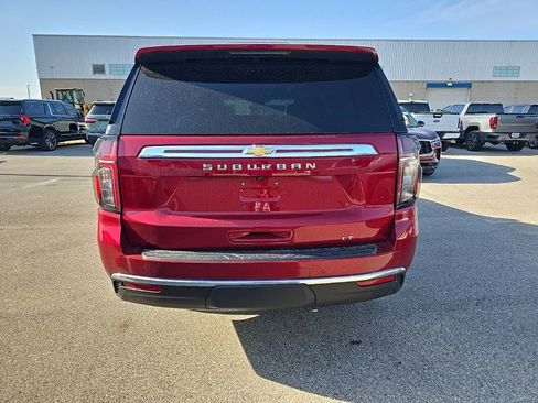 Used 2024 Chevrolet Suburban LT w/ Luxury Package image 4