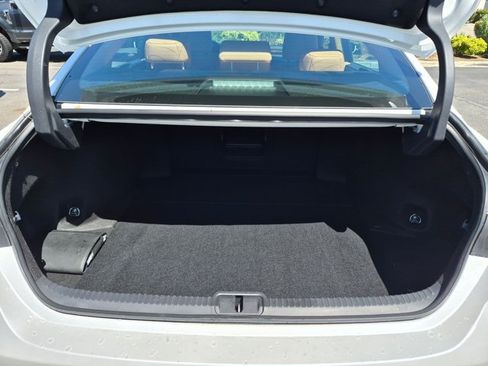 Used 2025 Lexus ES 300h w/ Premium Package FWD image 6