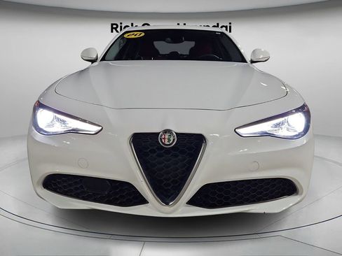 Used 2020 Alfa Romeo Giulia image 5