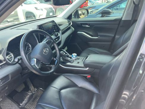 Used 2021 Toyota Highlander XLE FWD image 10