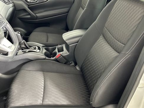 Used 2019 Nissan Rogue SV AWD/4WD image 12