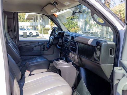 Used 2015 GMC Savana 3500 LS w/ Chrome Appearance Package image 18