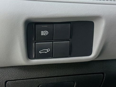 Used 2021 Toyota Highlander XLE FWD image 17