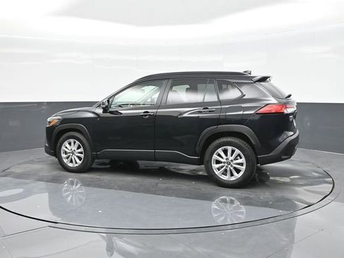 Certified 2025 Toyota Corolla Cross LE image 5