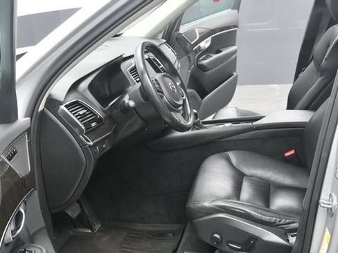 Used 2018 Volvo XC90 T6 Momentum w/ Convenience Package AWD/4WD image 26