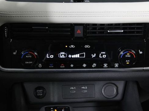 Certified 2024 Nissan Rogue SL w/ SL Premium Package FWD image 23