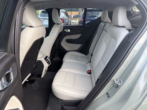 Certified 2023 Volvo XC40 B5 Plus AWD/4WD image 32