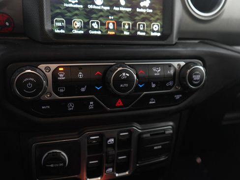Used 2022 Jeep Wrangler Unlimited Sahara w/ Dual Top Group AWD/4WD image 22