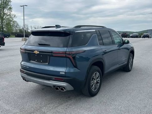 Certified 2025 Chevrolet Traverse LT AWD/4WD image 3