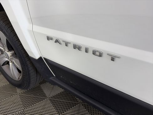 Used 2017 Jeep Patriot High Altitude AWD/4WD image 17