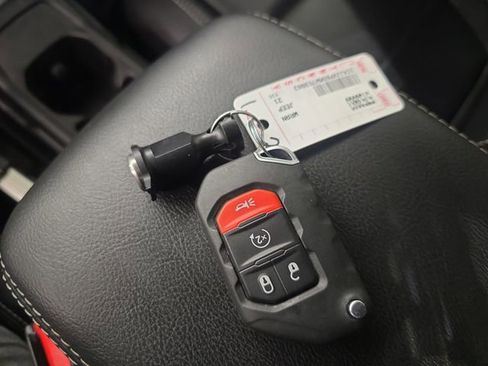Used 2021 Jeep Wrangler Unlimited Sahara w/ Cold Weather Group AWD/4WD image 27