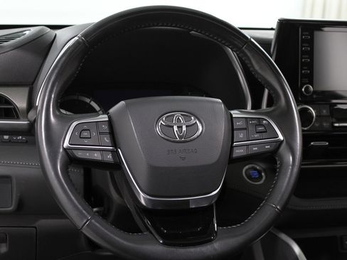 Used 2021 Toyota Highlander XLE image 7