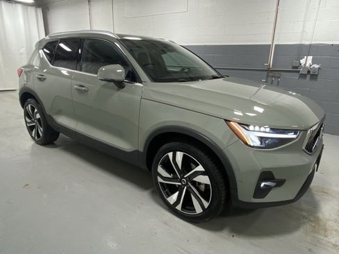 Certified 2024 Volvo XC40 B5 Plus w/ Protection Package Premier image 4