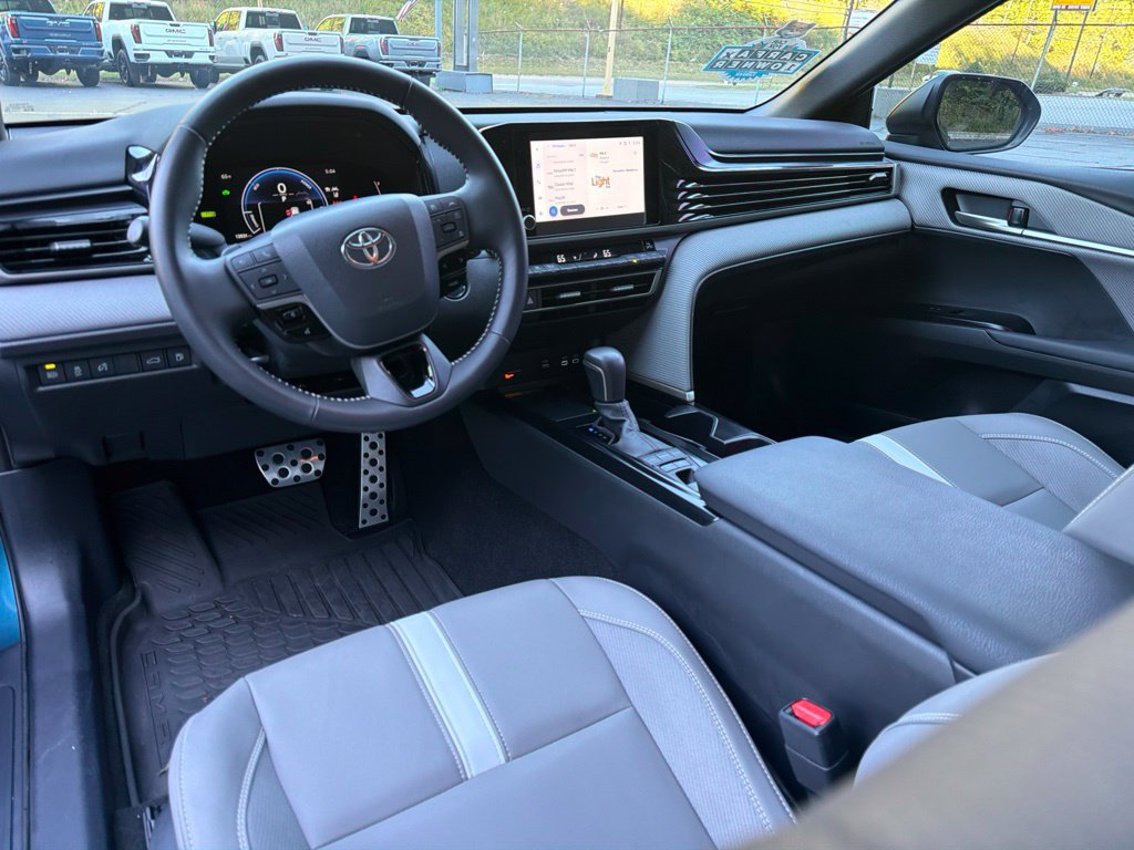 Used 2025 Toyota Camry SE w/ Convenience Package FWD image 19