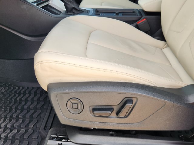 Used 2024 Audi Q3 2.0T Premium Plus w/ Premium Plus Package AWD/4WD image 23