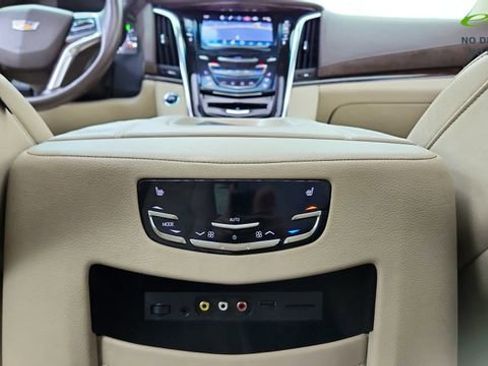Used 2015 Cadillac Escalade Luxury RWD image 55