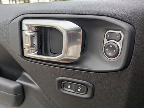 New 2026 Jeep Wrangler Unlimited Rubicon AWD/4WD image 16