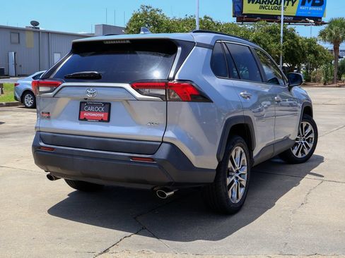 Used 2020 Toyota RAV4 XLE Premium FWD image 3