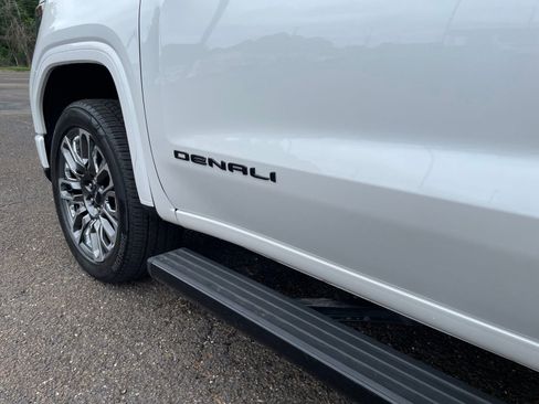Used 2024 GMC Sierra 1500 Denali Ultimate AWD/4WD image 11