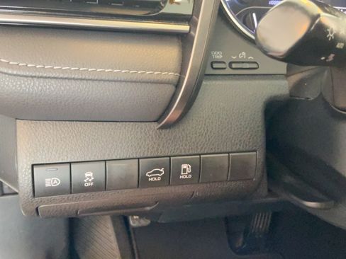 Used 2019 Toyota Camry SE FWD image 19
