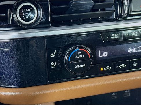 Used 2024 Nissan Pathfinder Platinum image 24