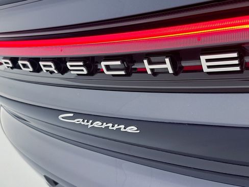 Used 2025 Porsche Cayenne Coupe image 9