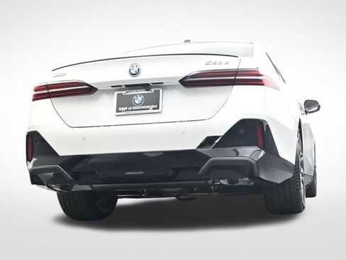 New 2027 BMW 550e xDrive AWD/4WD image 37