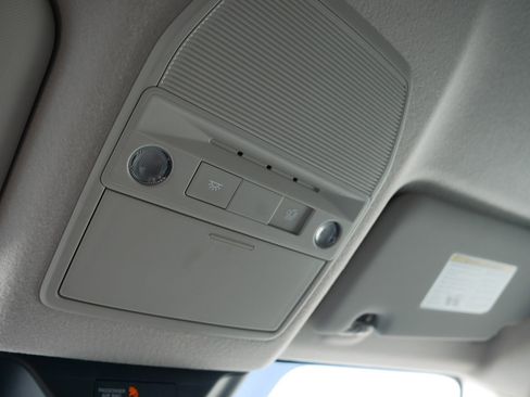 Used 2025 Nissan Kicks SR image 32